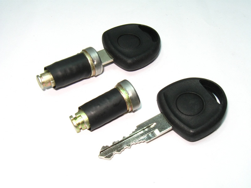 DOG JUEGO CILINDRO PUERTA CORSA (1 C/ALARMA - 1 S/ALARMA)